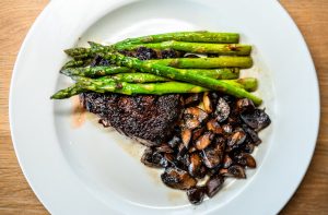 steak-asparagus-overhead (1)